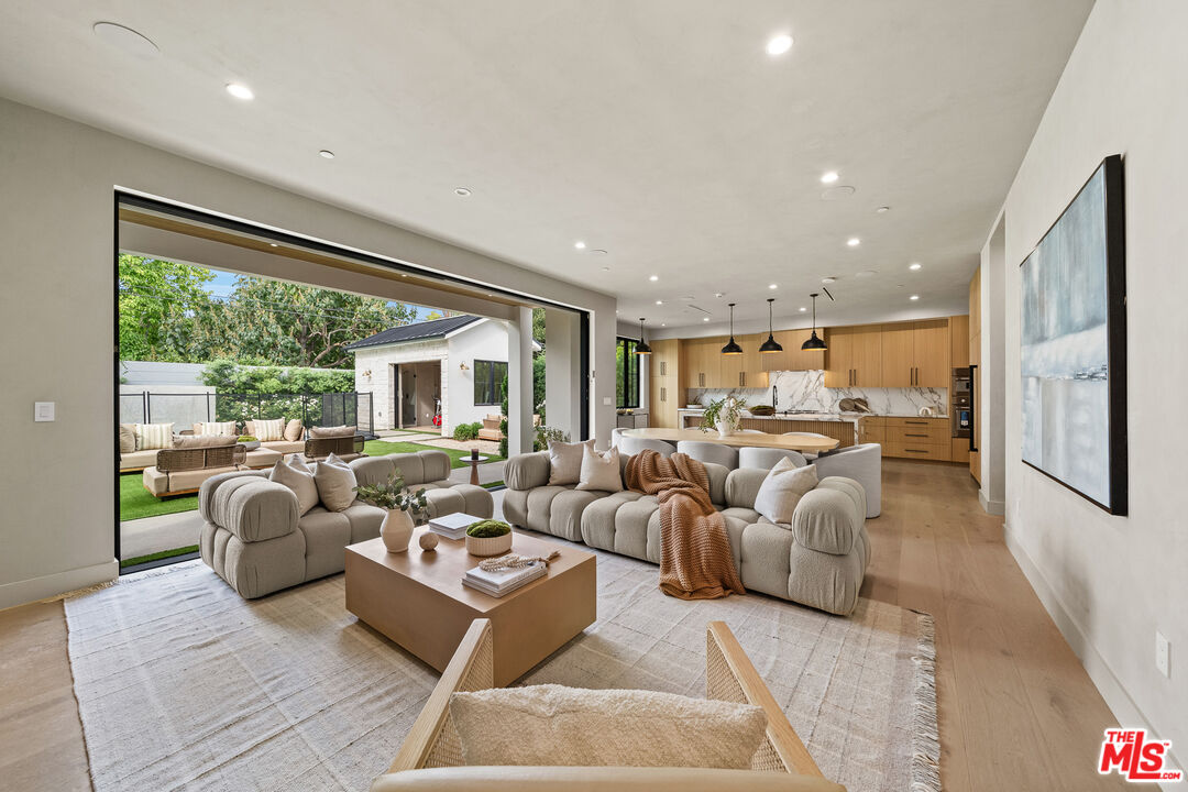 11317 Valley Spring Ln