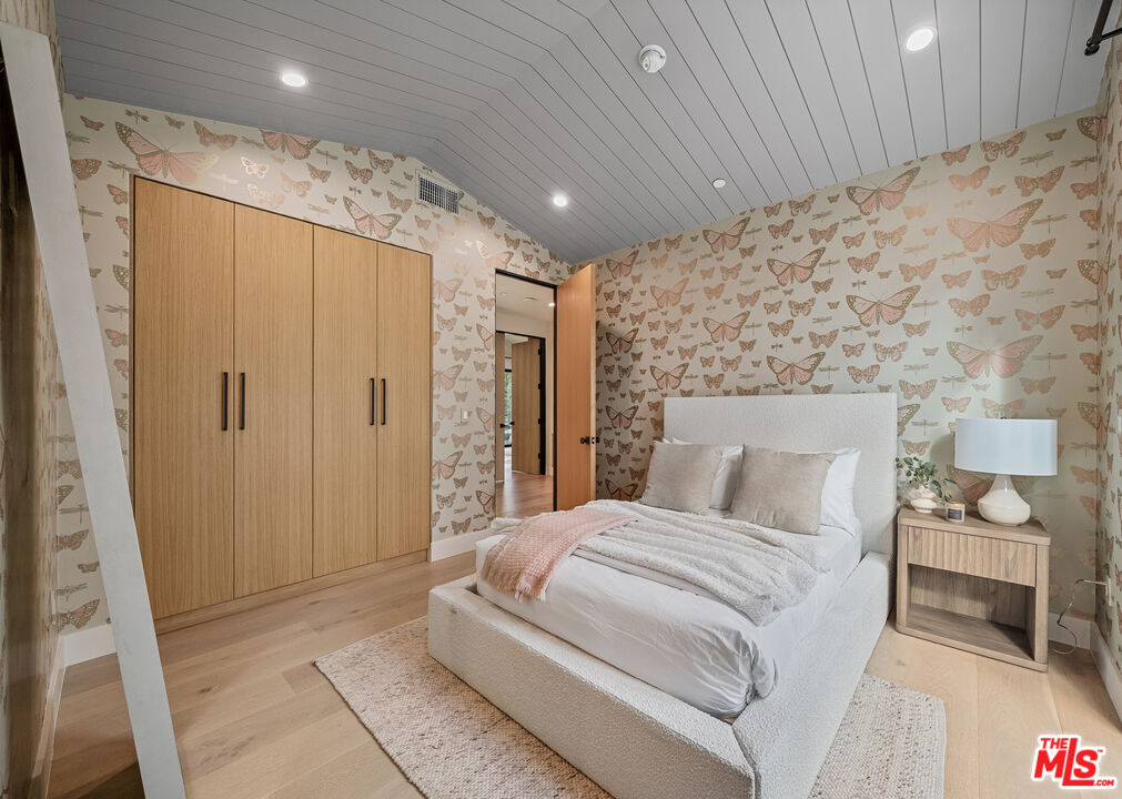 11317 Valley Spring Ln