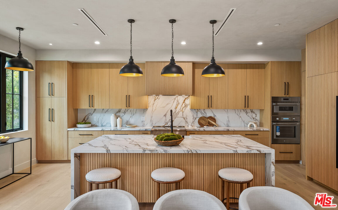 11317 Valley Spring Ln