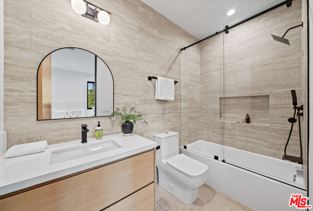 11317 Valley Spring Ln