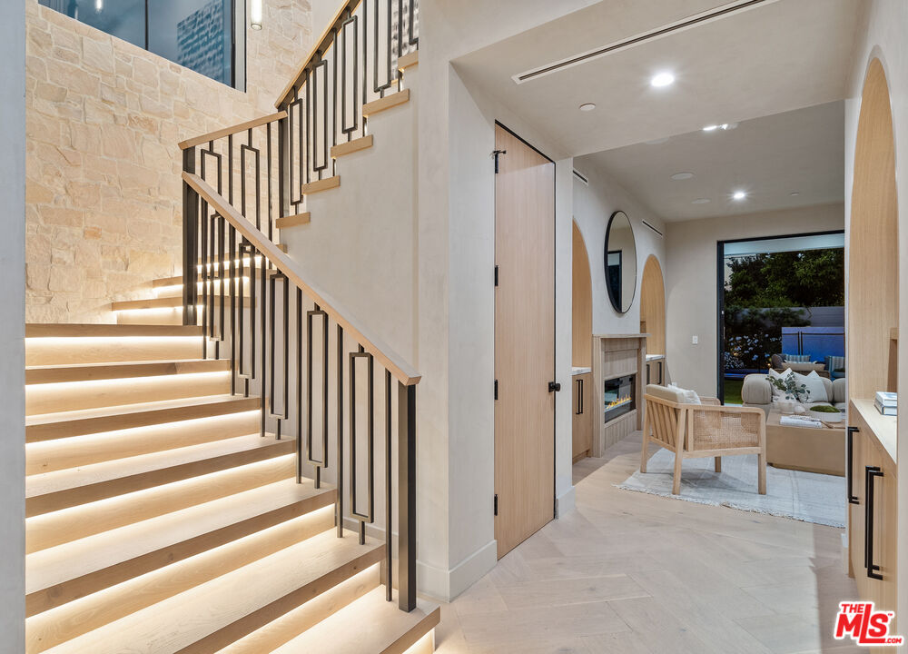 11317 Valley Spring Ln