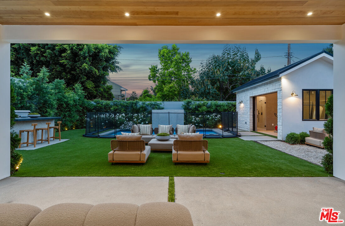 11317 Valley Spring Ln