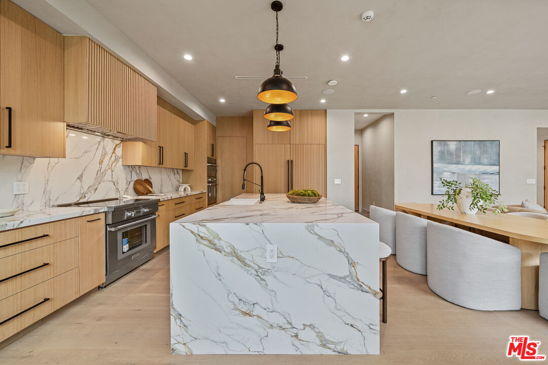 11317 Valley Spring Ln