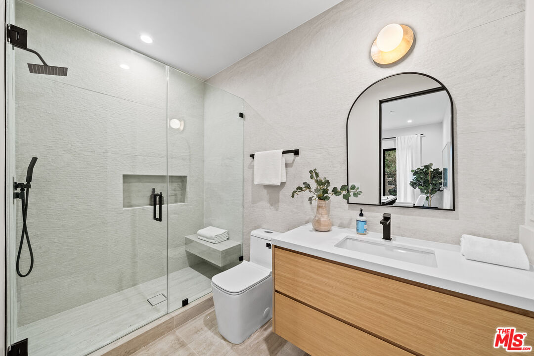 11317 Valley Spring Ln