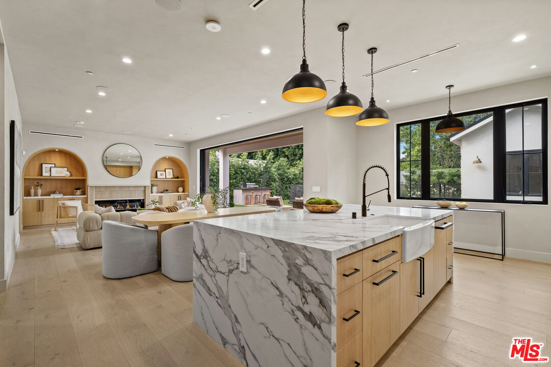 11317 Valley Spring Ln