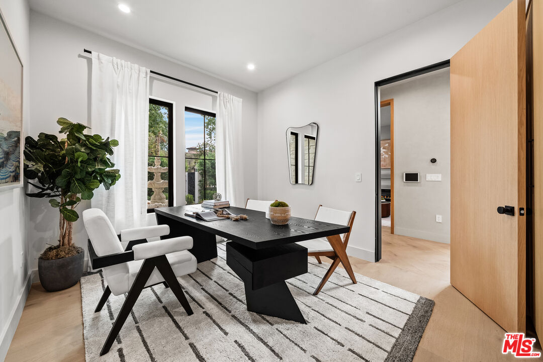 11317 Valley Spring Ln