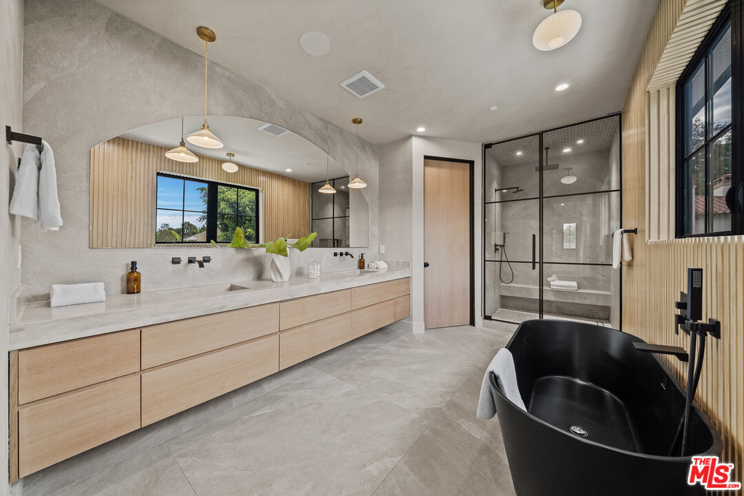 11317 Valley Spring Ln