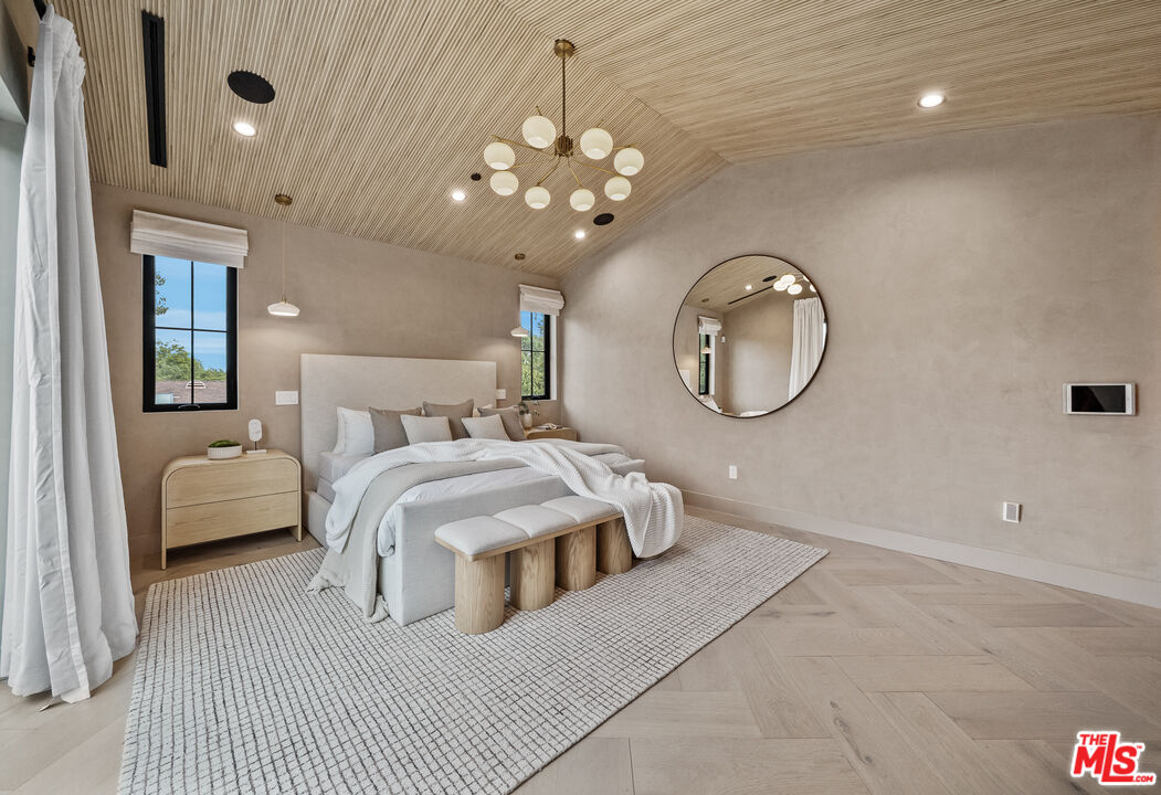 11317 Valley Spring Ln