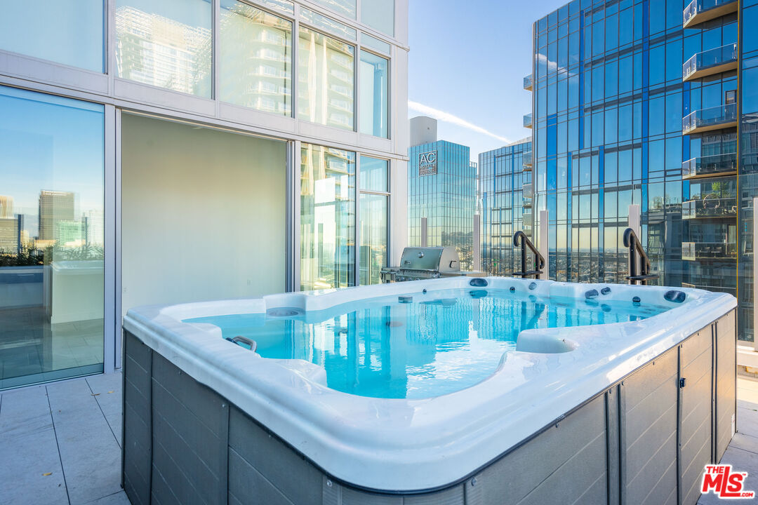 1201 S Hope St Unit: PH 1