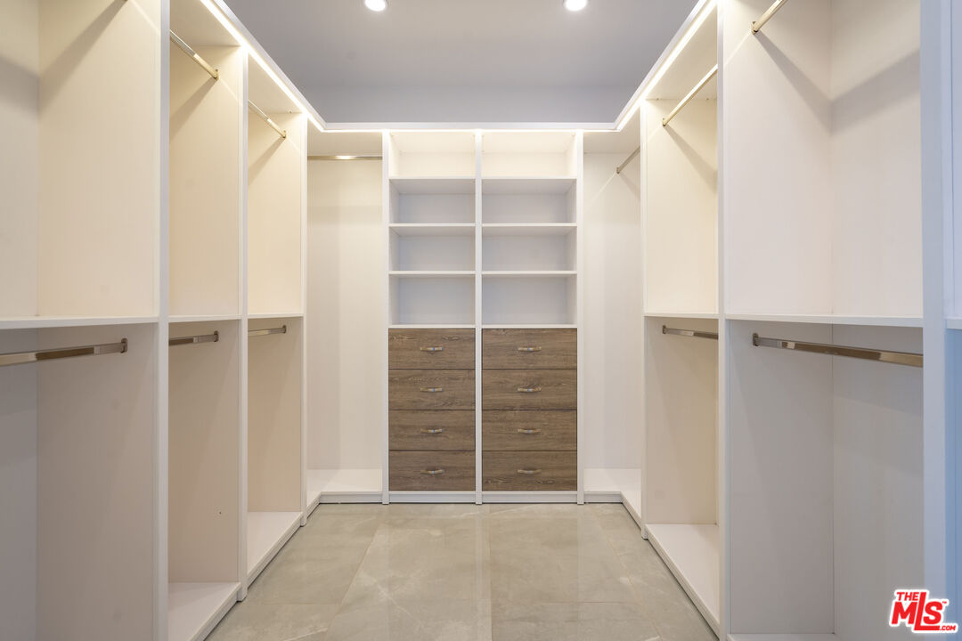 1201 S Hope St Unit: PH 1