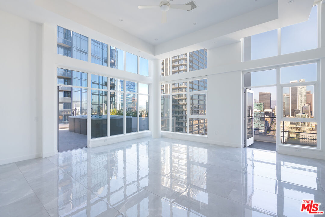 1201 S Hope St Unit: PH 1