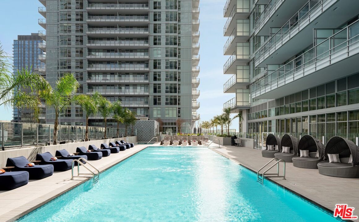 1201 S Hope St Unit: PH 1