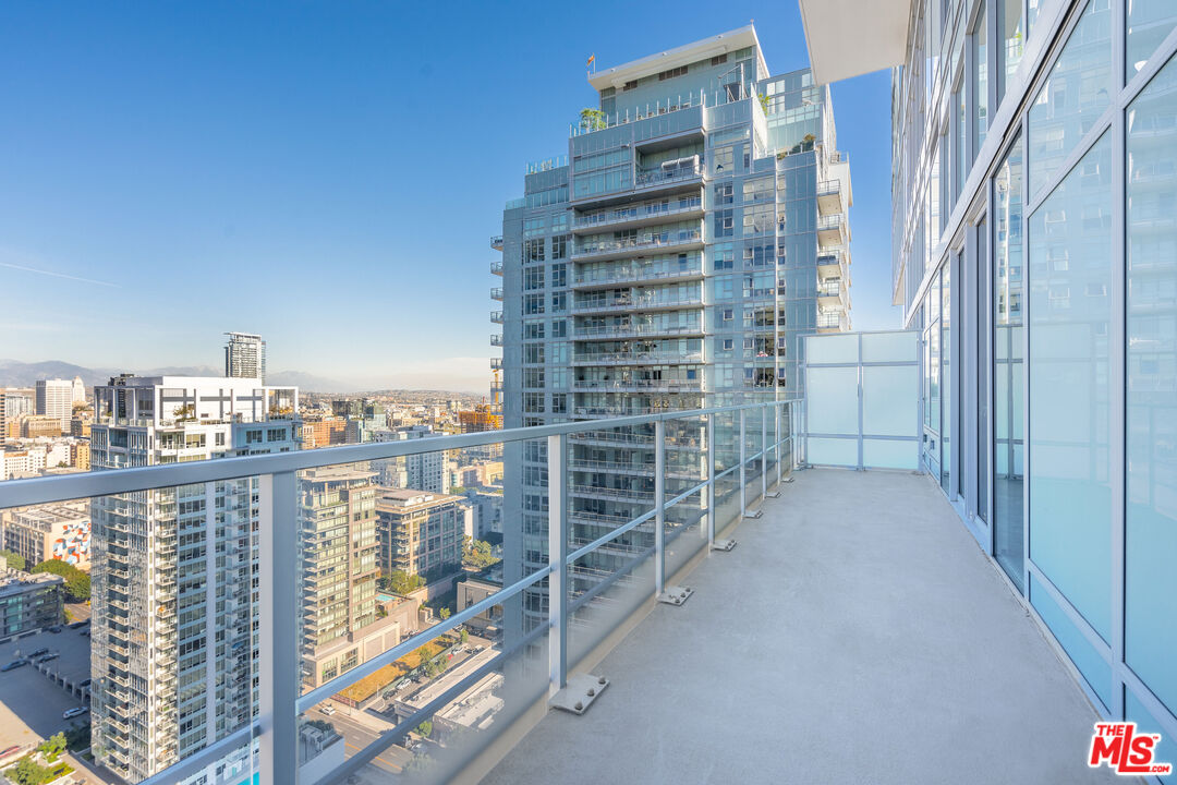 1201 S Hope St Unit: PH 1