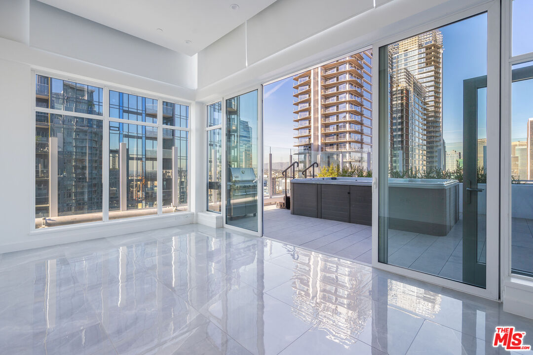 1201 S Hope St Unit: PH 1