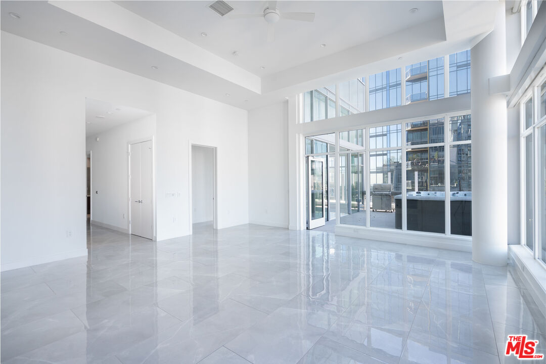 1201 S Hope St Unit: PH 1