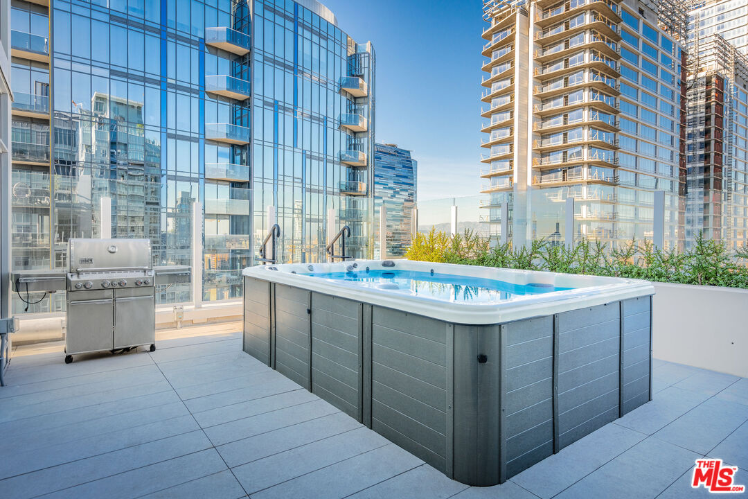 1201 S Hope St Unit: PH 1