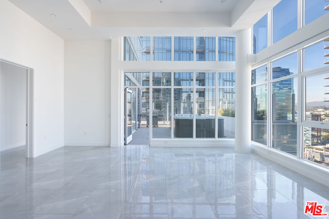 1201 S Hope St Unit: PH 1