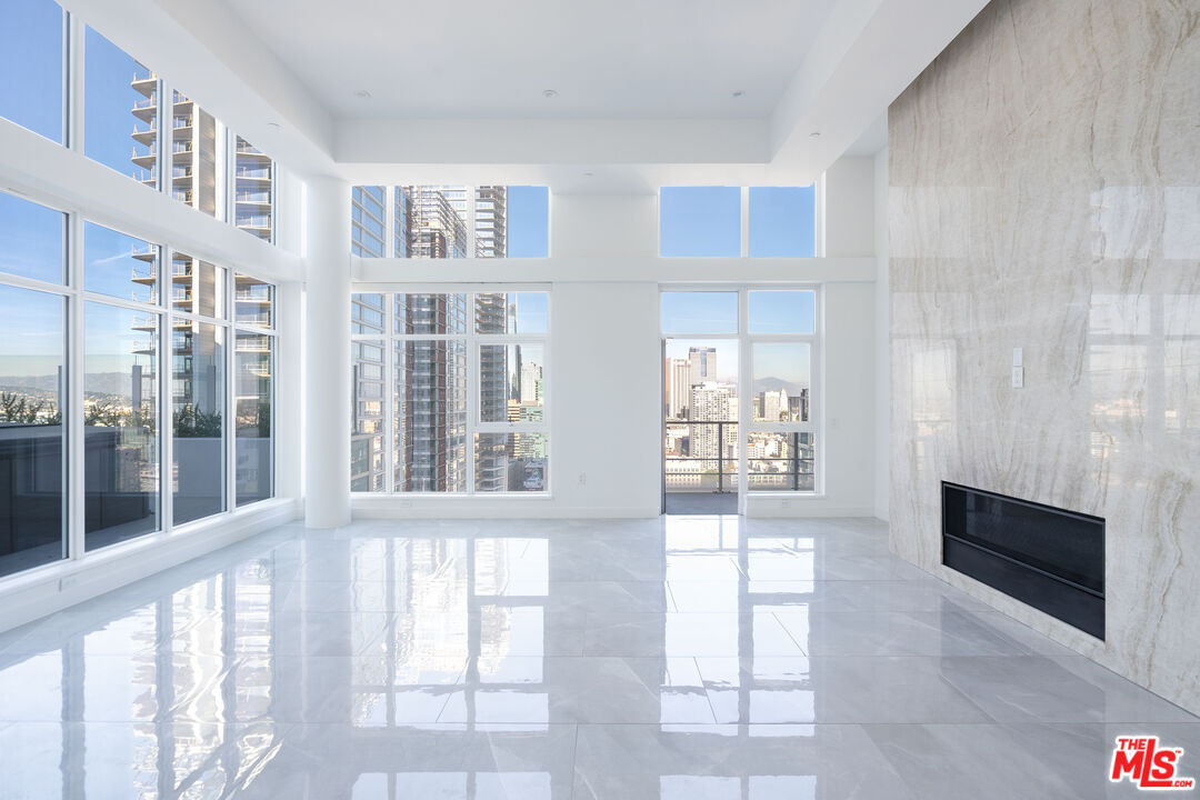 1201 S Hope St Unit: PH 1