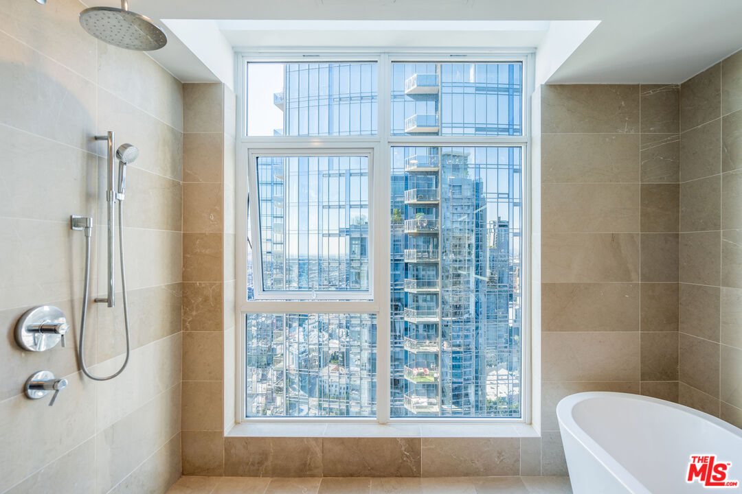 1201 S Hope St Unit: PH 1