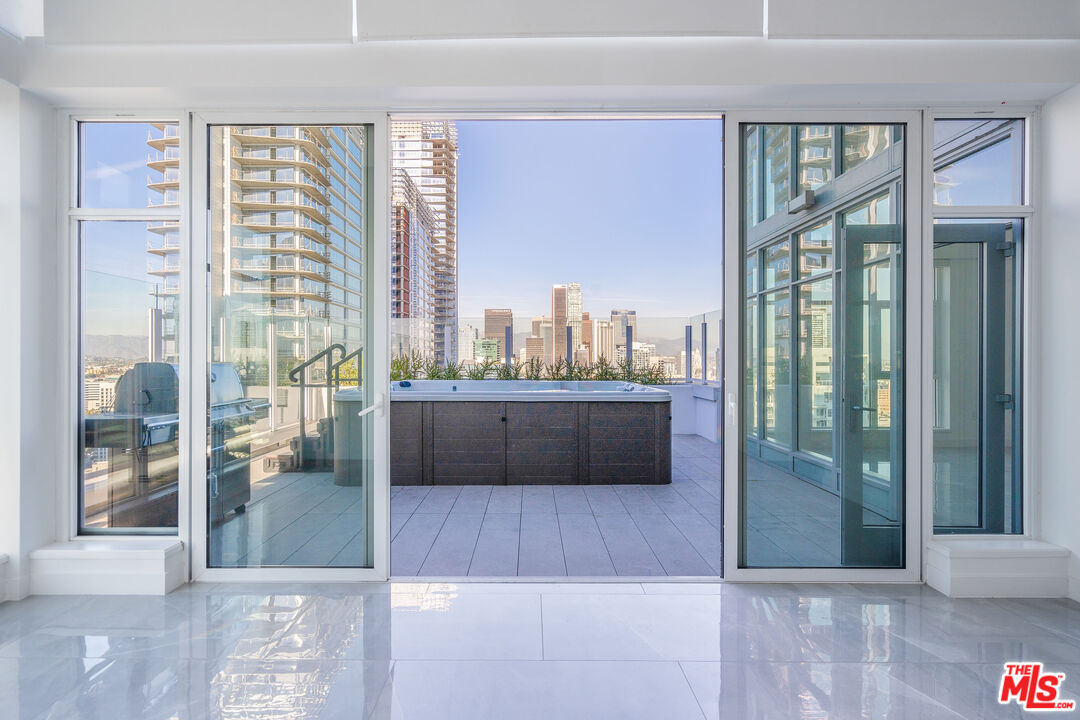 1201 S Hope St Unit: PH 1