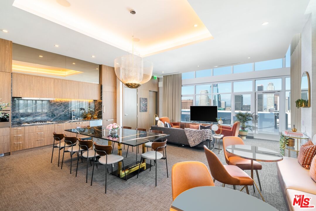 1201 S Hope St Unit: PH 1