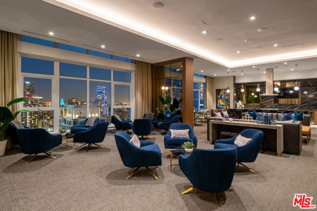 1201 S Hope St Unit: PH 1