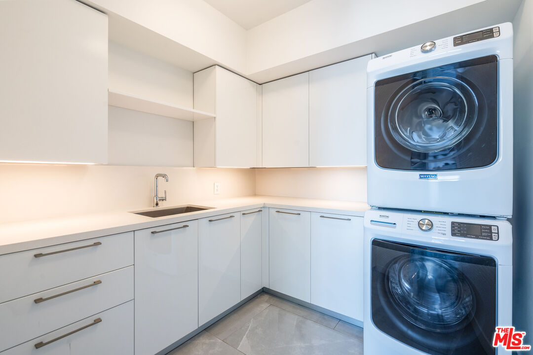 1201 S Hope St Unit: PH 1