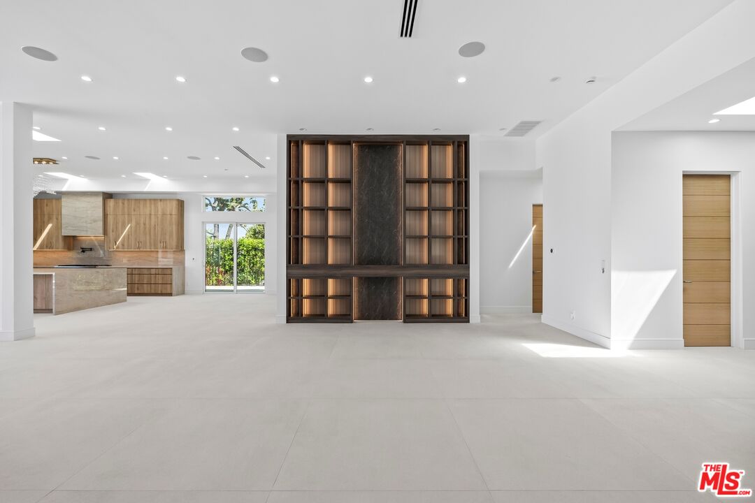 16851 Encino Hills Dr