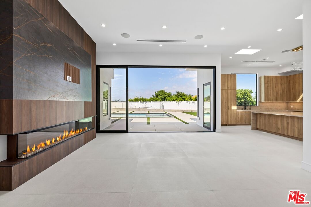 16851 Encino Hills Dr