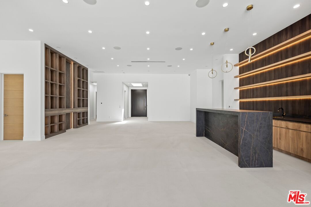 16851 Encino Hills Dr