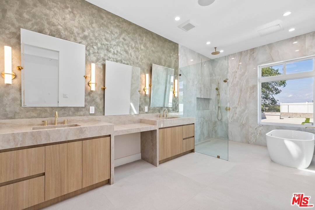 16851 Encino Hills Dr