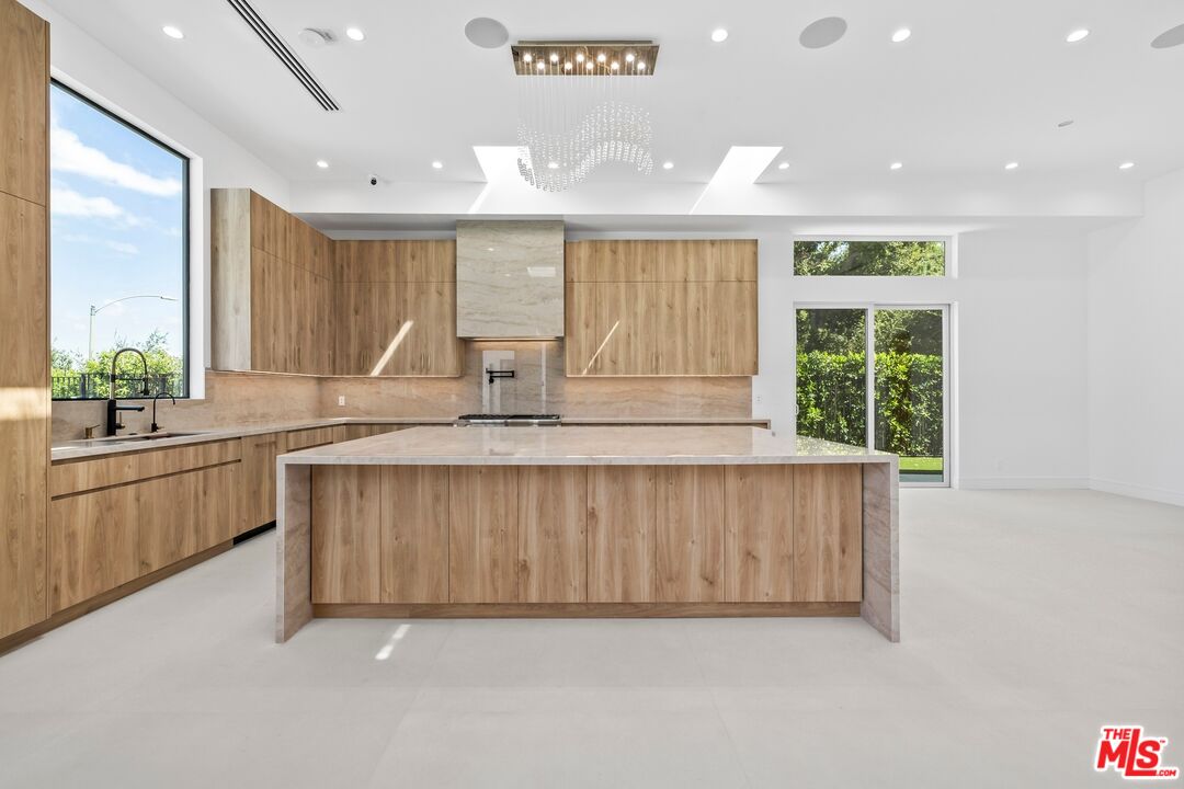 16851 Encino Hills Dr