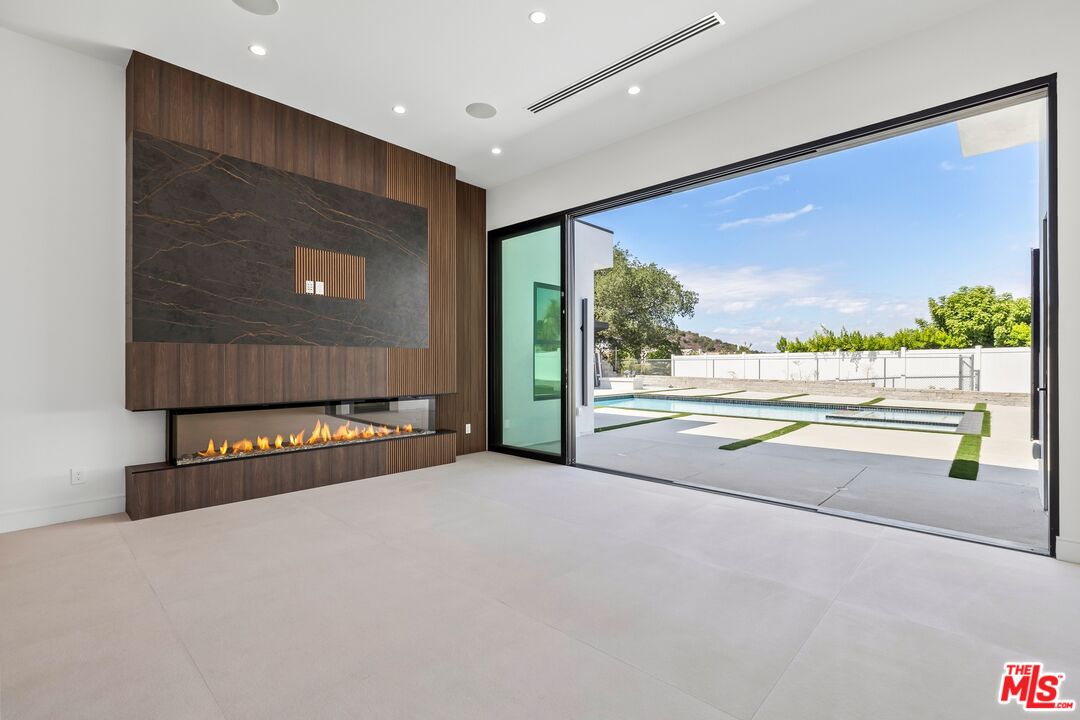 16851 Encino Hills Dr