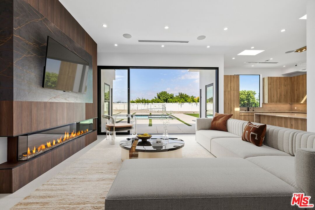 16851 Encino Hills Dr