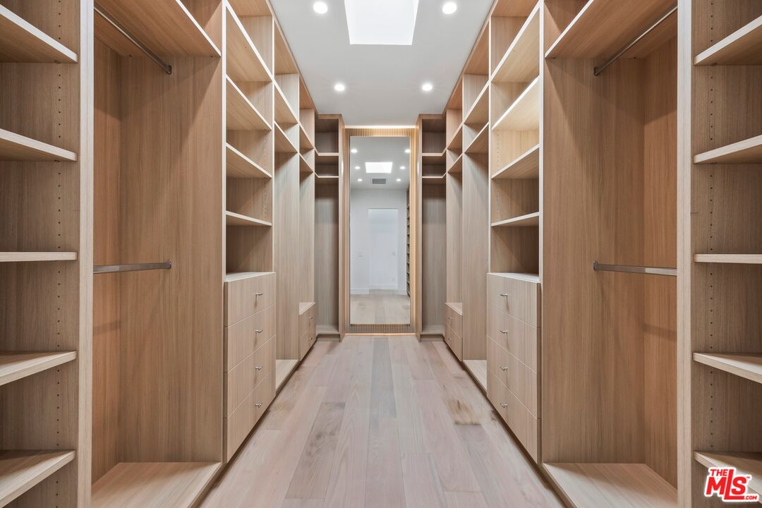 16851 Encino Hills Dr