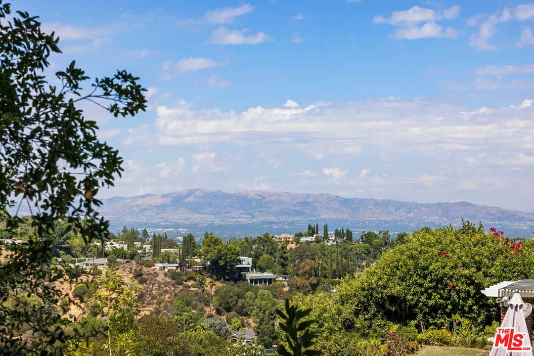 16851 Encino Hills Dr