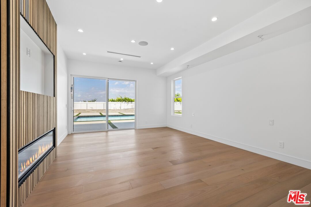 16851 Encino Hills Dr