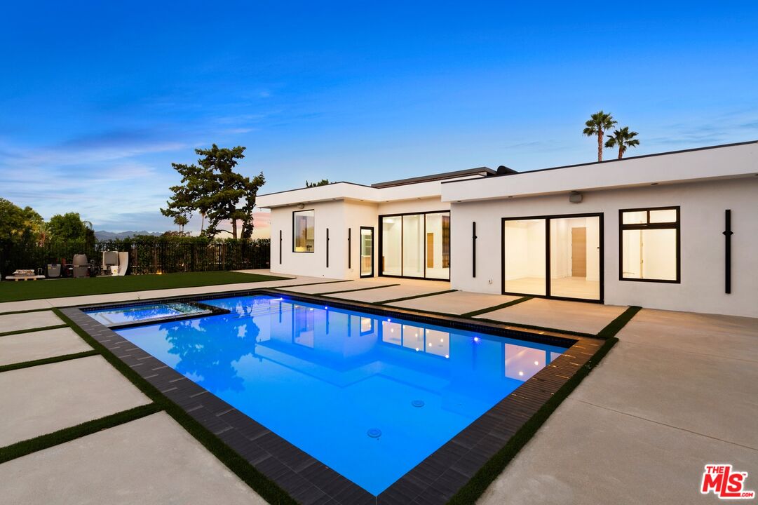 16851 Encino Hills Dr