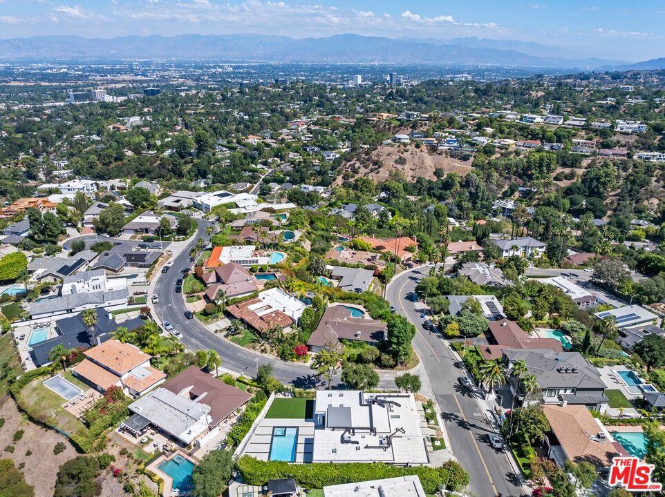 16851 Encino Hills Dr