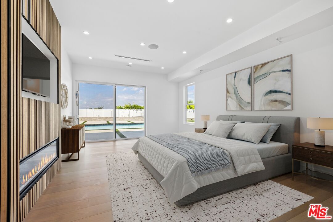 16851 Encino Hills Dr