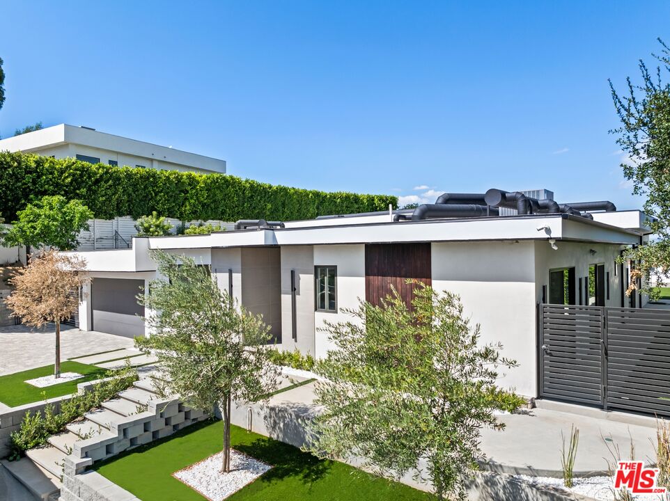 16851 Encino Hills Dr