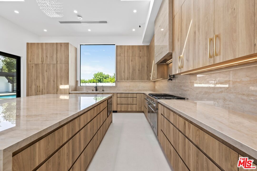 16851 Encino Hills Dr