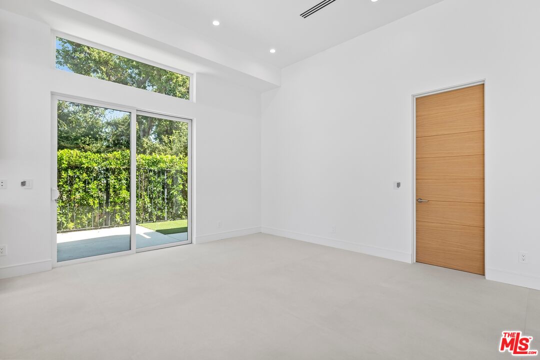 16851 Encino Hills Dr