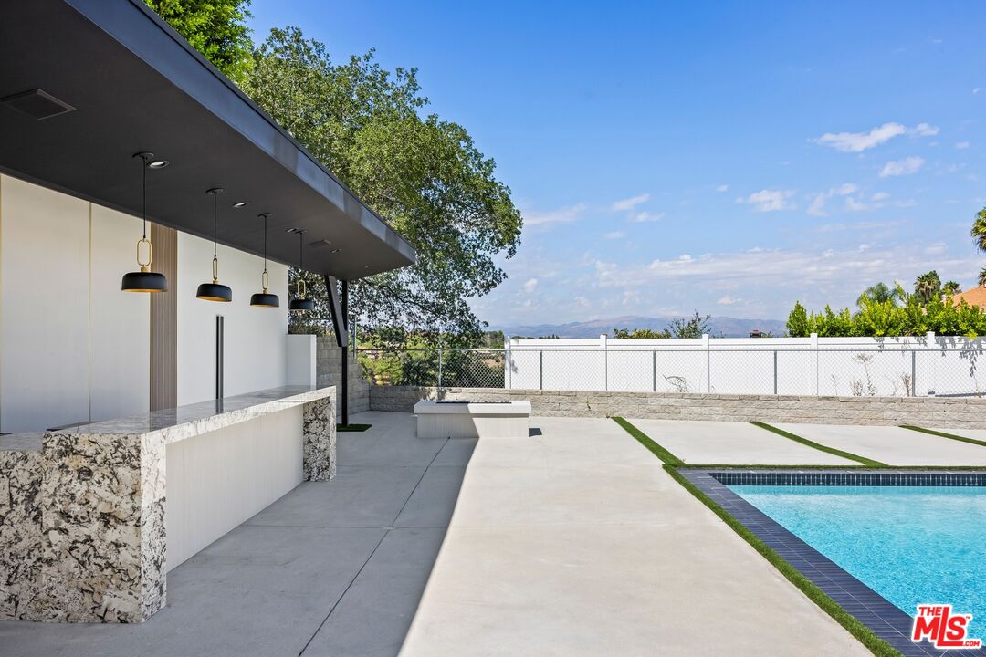 16851 Encino Hills Dr