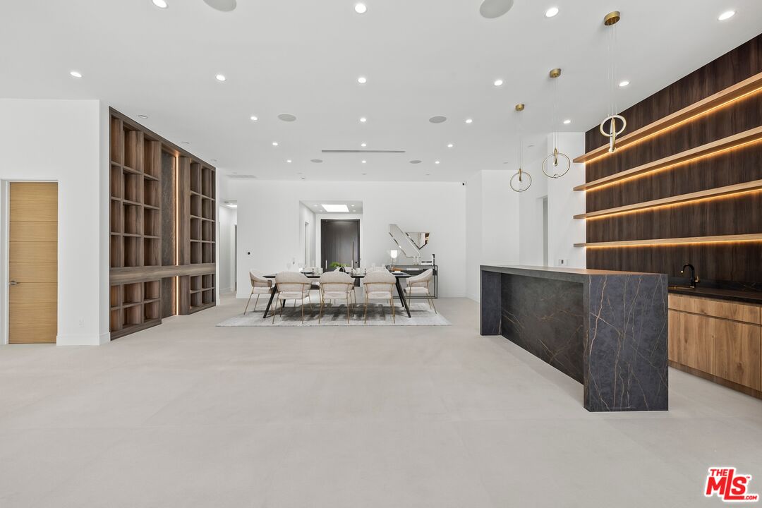 16851 Encino Hills Dr