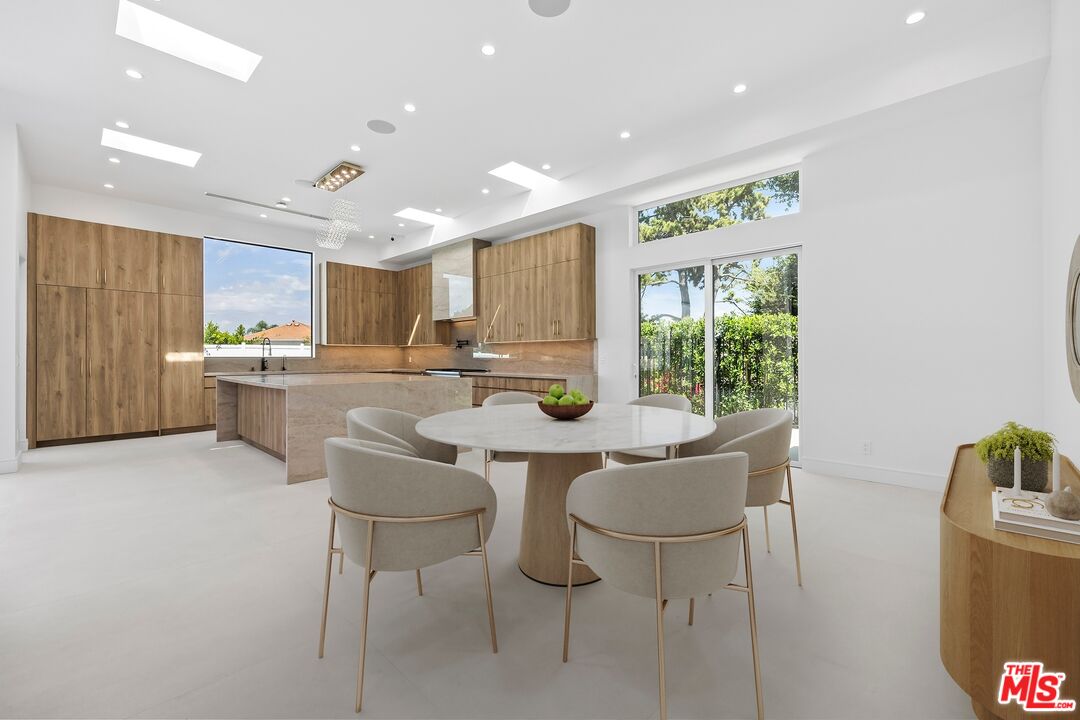 16851 Encino Hills Dr