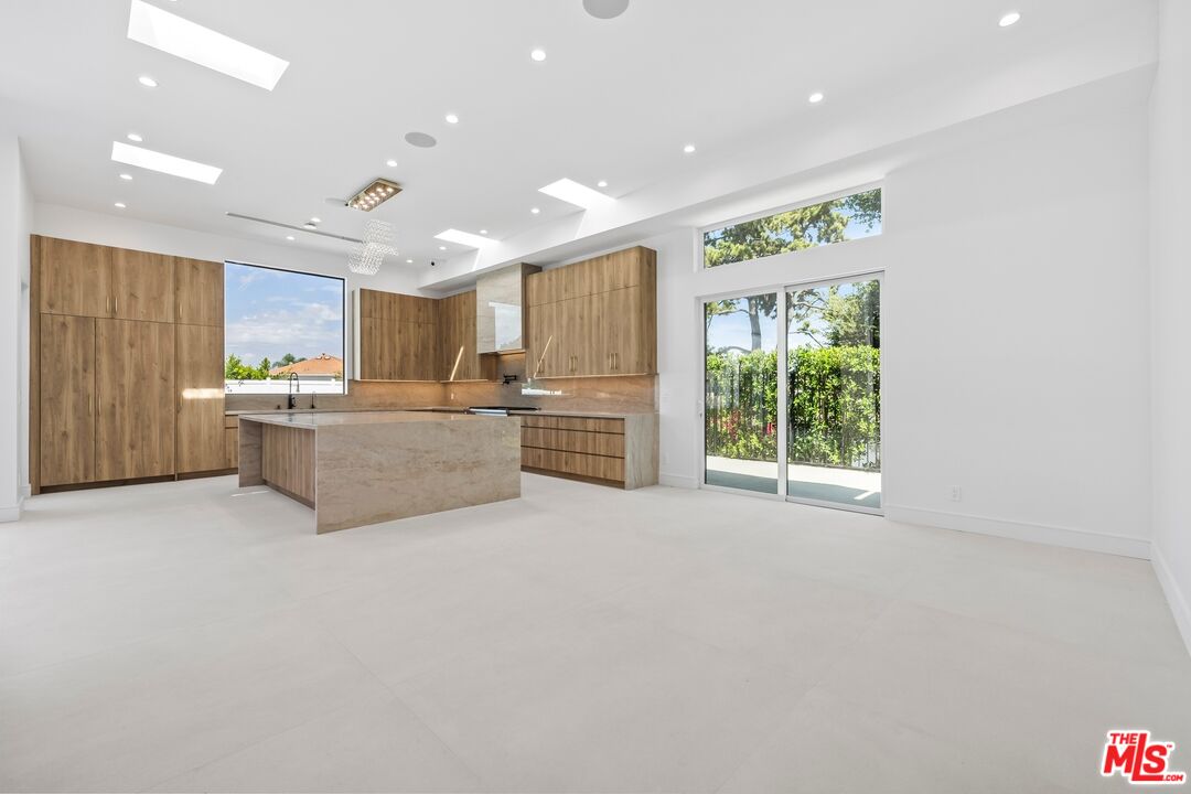 16851 Encino Hills Dr