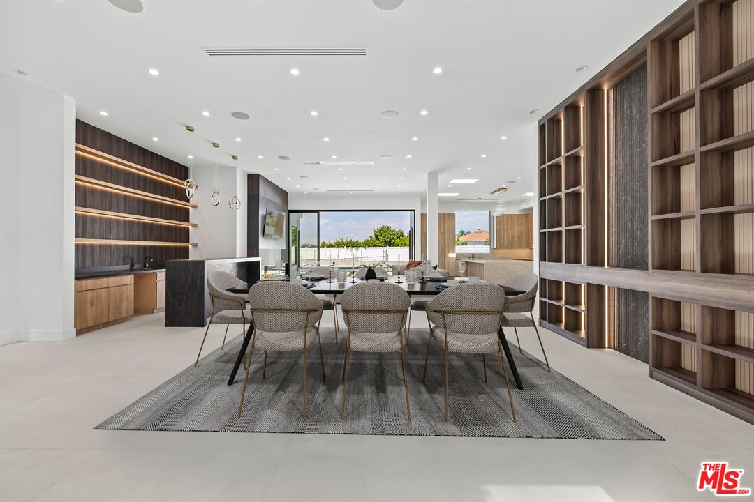 16851 Encino Hills Dr