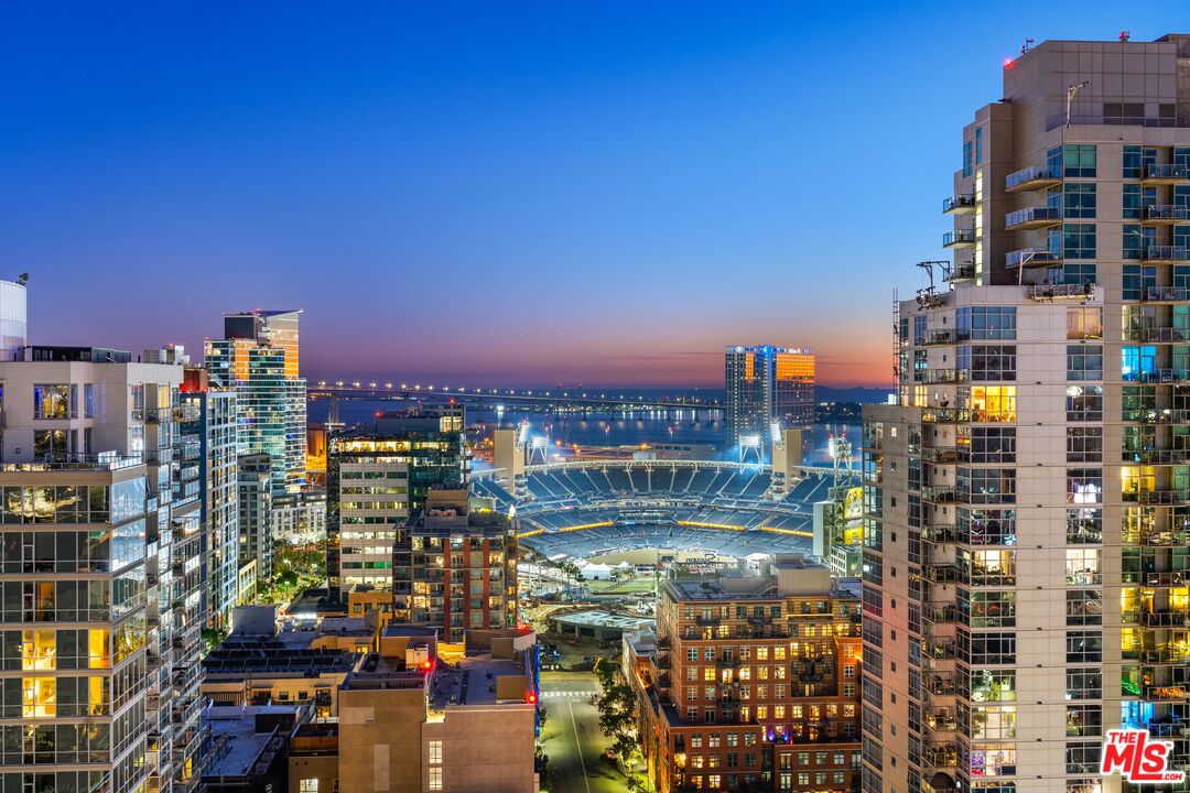 675 Ninth Ave Unit: 2102