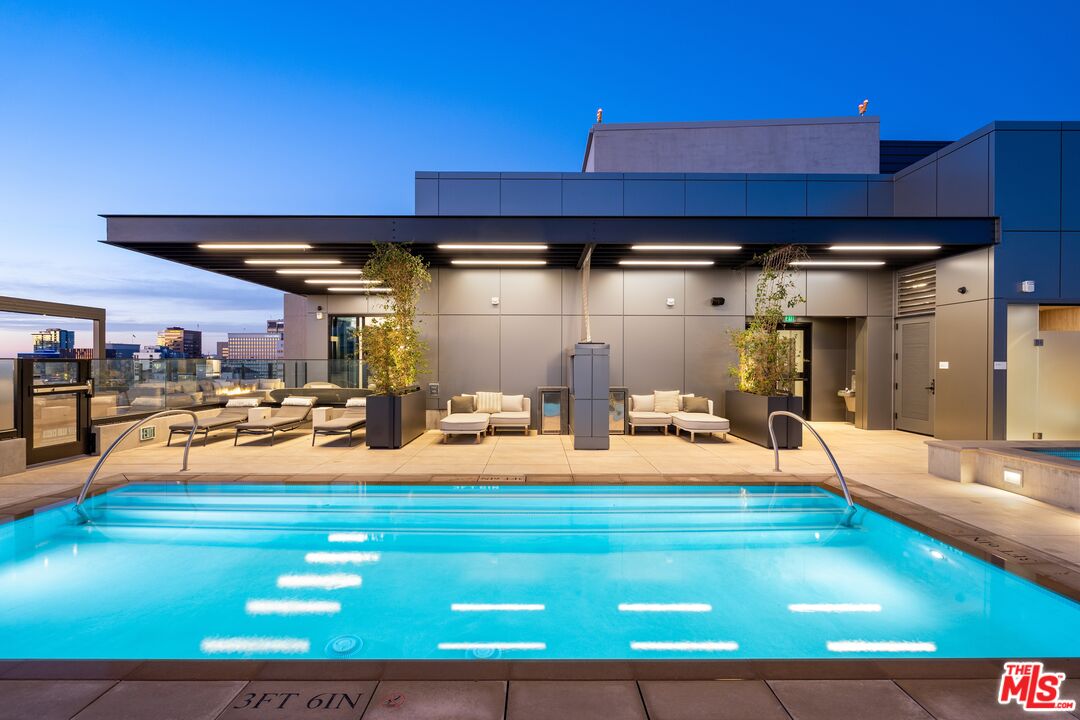 675 Ninth Ave Unit: 2102